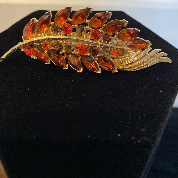 Vintage Brooch up-cycled in to a Hair Barrett. Excellent condition. 3” - Picture 7 of 7